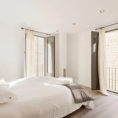 Sleep & Beautiful Renovated Apt W View On Wine Square Appartement