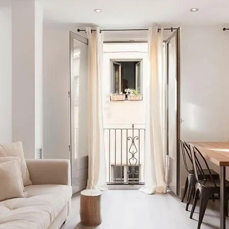Sleep & Beautiful Renovated Apt W View On Wine Square Apartmán Girona